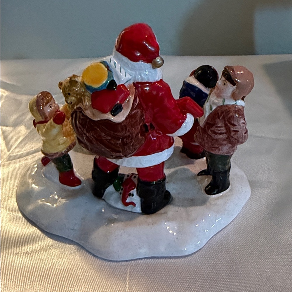Dept 56 SANTA COMES TO TOWN, 1995 - Picture 4 of 5